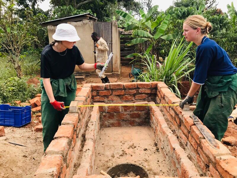 agrimulimi's tweet photo. #MondayFeels
Today we cordially appreciate two instrumental, high-minded, ambitious &amp; amiable ladies that brought their A-game during the construction of Zero Energy Cooling Chamber in Kayunga. Thank you Kate Mouling &amp; Hannah Vanhoof from @humasol for your dedicated contribution! https://t.co/AcrDNkqiO9