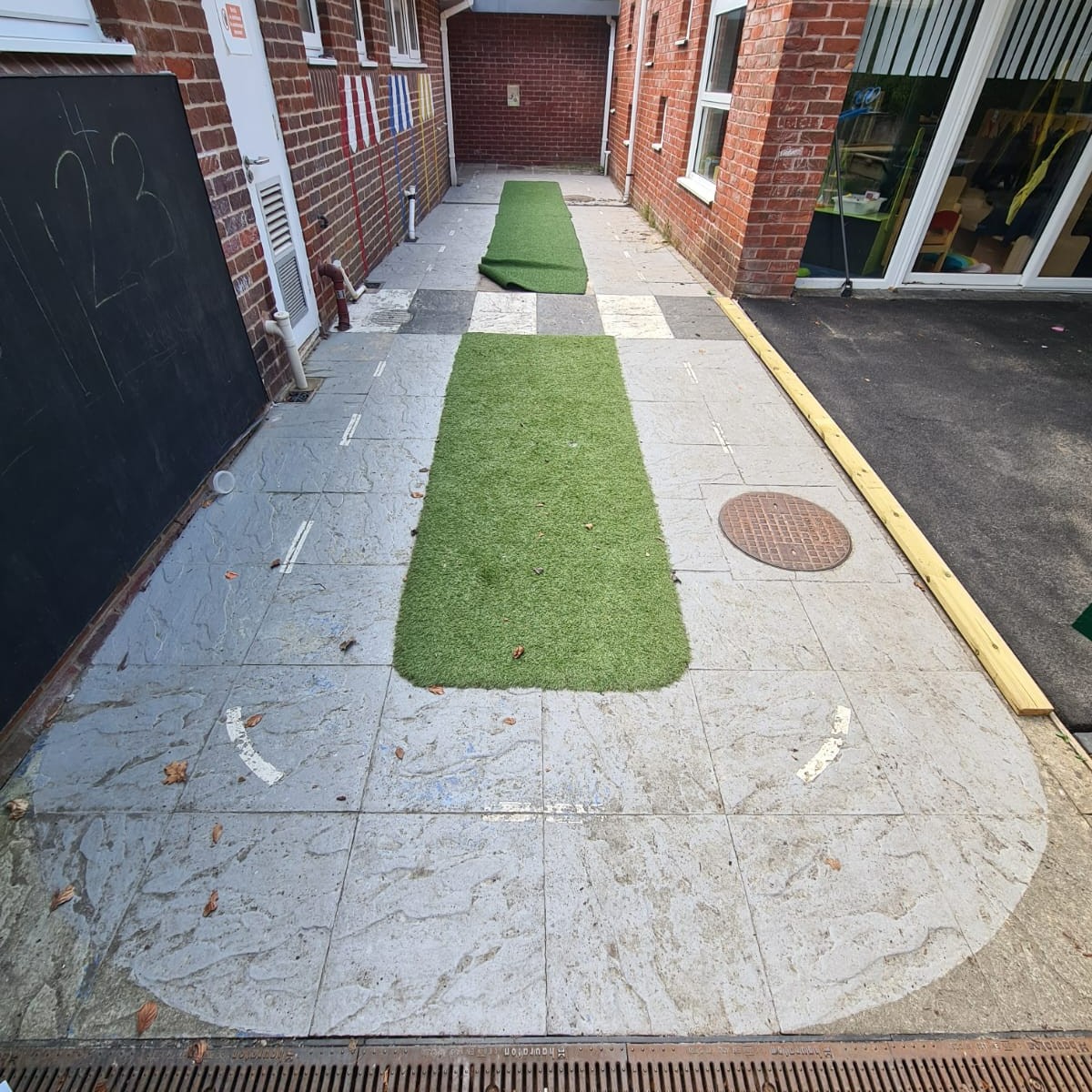 Trulawn_grass's tweet photo. Here's a fun way of making your garden or outdoor areas more playful! 🚗🚙🚚
We have a range of coloured grasses so you can create roads, desert islands, space adventures or wherever your little one's imagination takes them.
#schools #playareas https://t.co/Xb5HuYoIXE
