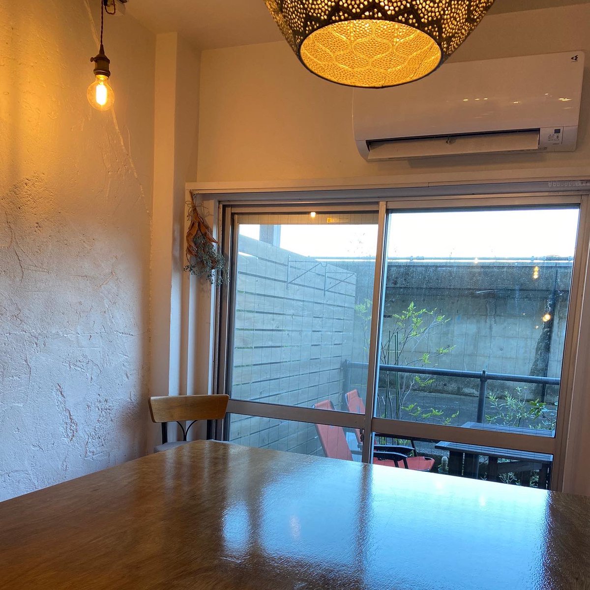 tsukino_asakusa's tweet image. tsukinoのメゼプレート。

今日もオープンしました。

お盆最後はいかがお過ごしですか？

お盆を過ぎると何か夏休みの終わりを感じますねぇ〜。

親戚が寄り合いスイカ食べて軒先で花火をした昔が懐かしい。

というわけで今日も元気に営業しまーす！

#中東ワイン　#中東料理　#浅草路地裏