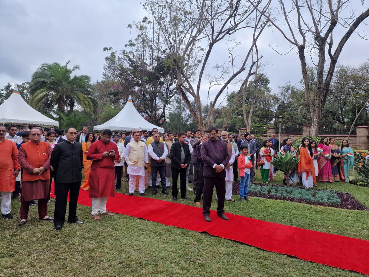 IndiainKenya's tweet photo. Ceremonial Celebrations of #IndependenceDay2022 at India House. Large number of Indian Diaspora &amp; friends of India in Kenya graced the event. Fabulous cultural performances by talent from community and Mission. 

#AzadiKaAmritMahotsav 
#HarGharTiranga2022 https://t.co/jPVGpfVibz