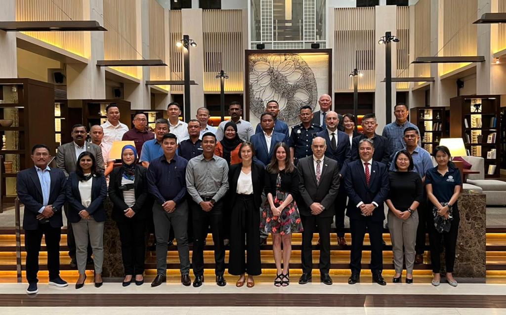 BecNZ11's tweet photo. Kicking off our next @UNODC_SEAP course in🇲🇾on "Responding to Migrant Smuggling by Sea" funded by 🇨🇦 @CanadaFP 

Great to have his Excellency @WayneRobsonCAN, High Commissioner of Canada to Malaysia, join us this morning! 

More to come... https://t.co/QvUbx8LsPf