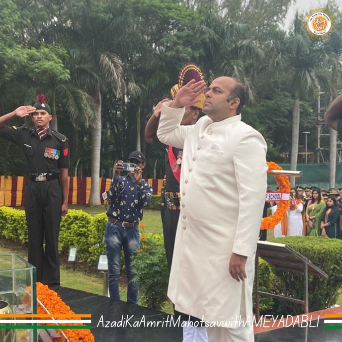 dabliameya's tweet photo. Honoured be a special invitee to lay the wreath at the Amar Jawan Jyot at Infantry School Mhow, this morning!

Jai Hind 🇮🇳🙏
#IndiaAt75 #IndependenceDay2022 
#EkamSatt
#IndianArmy https://t.co/BCJyk5afoy