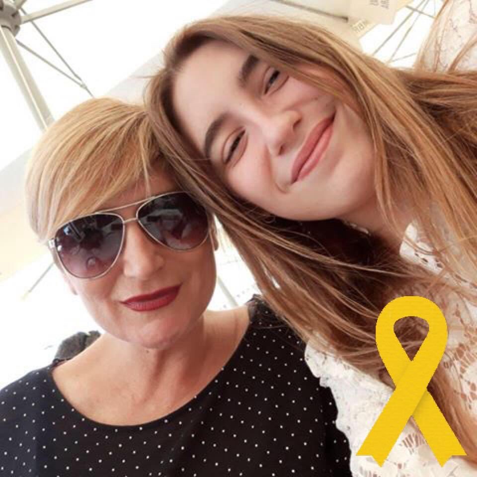 a_anna7855's tweet photo. “ Independent i forta”, em diuen, com tu. I jo sols hi veig la xiqueta que no volia deixar de ser-ho. #AnnaJr #AmorInfinit https://t.co/0lprOYnTNB