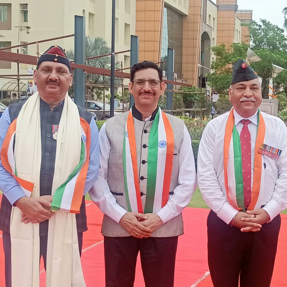 diamondbhatt4's tweet photo. Celebrated the auspicious occasion of 75th Independence Day Flag Hoisting Ceremony with Hon'ble Rtd. Maj. Gen. A. K. Shukla Ji and Hon'ble Rtd. Col Shri C.S.Shishodia Ji at our college.
#PMOIndia #flaghosting #azadikaamritmahotsav2022 #glbimr https://t.co/a4BJR90o9q
