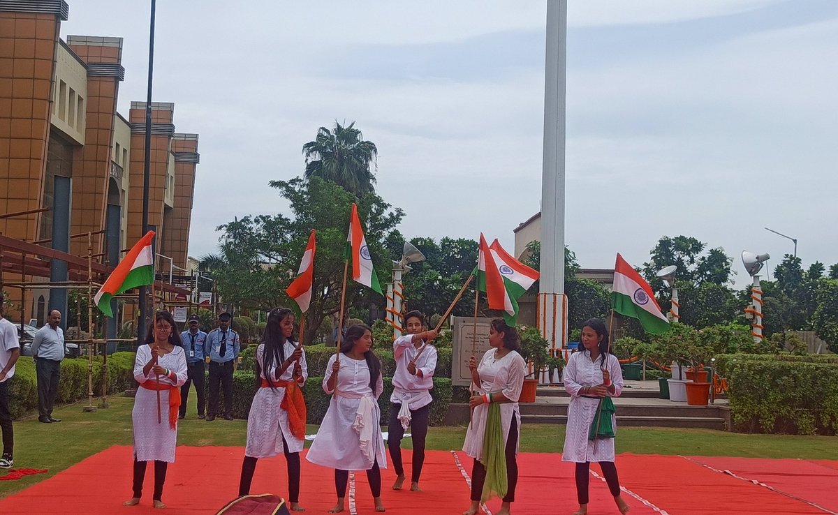 diamondbhatt4's tweet photo. Celebrated the auspicious occasion of 75th Independence Day Flag Hoisting Ceremony with Hon'ble Rtd. Maj. Gen. A. K. Shukla Ji and Hon'ble Rtd. Col Shri C.S.Shishodia Ji at our college.
#PMOIndia #flaghosting #azadikaamritmahotsav2022 #glbimr https://t.co/a4BJR90o9q