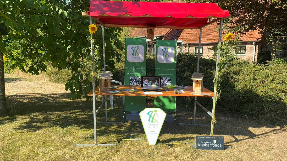 Opvallende HelemaalGroen stand tijdens de jubileum fietstocht van de Ver.Agrarisch Natuurbeheer. Straks ook tijdens een bijeenkomst voor vrijwilligers georganiseerde door de #gemeentezwolle en de #rova. #zwerfafval #zwerfvuil #helemaalgroen #gemeenteberkelland #geesterengld