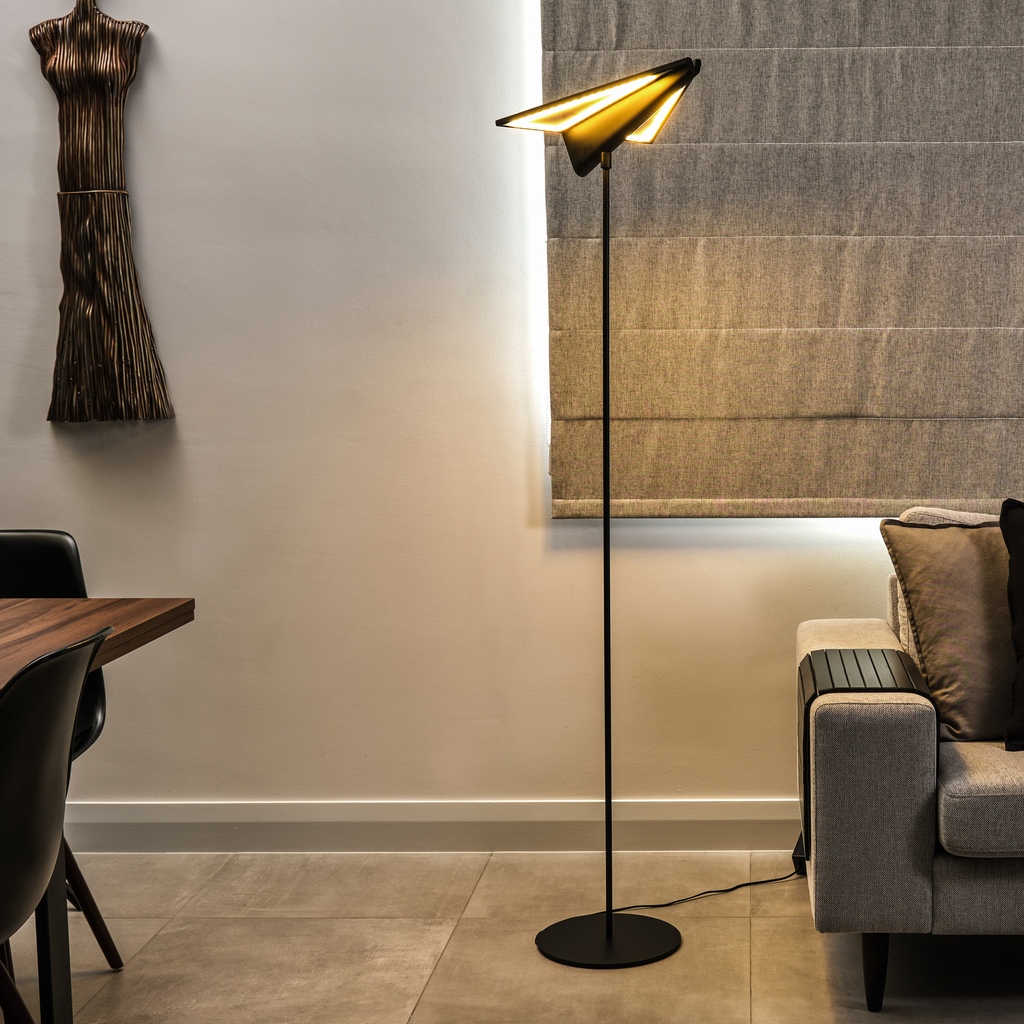 MesmerizeD_it's tweet image. Elevate your workspace even further with the Saita standing light💡.

Visit: mesmerized.it/products/saita…

#floorlamp #standinglight #light #lampdesign #lightingdesign