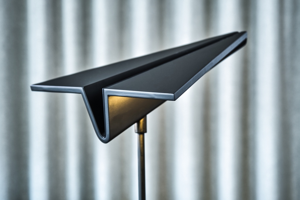 MesmerizeD_it's tweet image. Elevate your workspace even further with the Saita standing light💡.

Visit: mesmerized.it/products/saita…

#floorlamp #standinglight #light #lampdesign #lightingdesign
