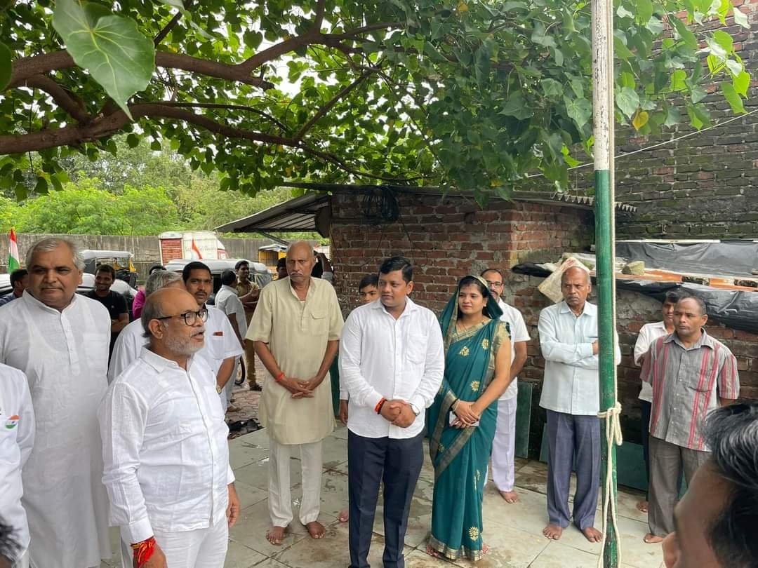 bjp4ward170's tweet photo. स्वतन्त्रतादिवस्य शुभकामनाः भारत!
धन्यः अस्मि भारतत्वेन 🇮🇳

वॉर्ड क्रमांक १६४ 
ध्वजारोहण सोहळा...
🇮🇳 मिलिंद नगर
🇮🇳 संजय नगर
🇮🇳 सुंदर बाग सिद्दि ग्रुप
श्री सतीश यादव
(चांदिवली विधानसभा महामंत्री) 
 ज्योती सतीश यादव
(चांदिवली विधानसभा उपाध्यक्ष)
@OfficeofPoonamM 
@BJP4NCMumbai https://t.co/erpyr4XsCL