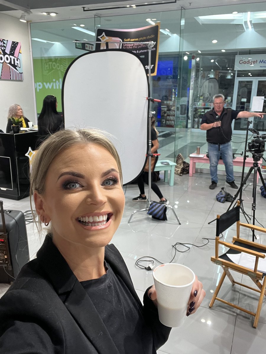 LeahMusiekSA's tweet photo. Say OOOOOOH! #musiekvideo #eklikejou @UMGMusiek @CO_Productions #hallofframes https://t.co/YOWwr2r97t
