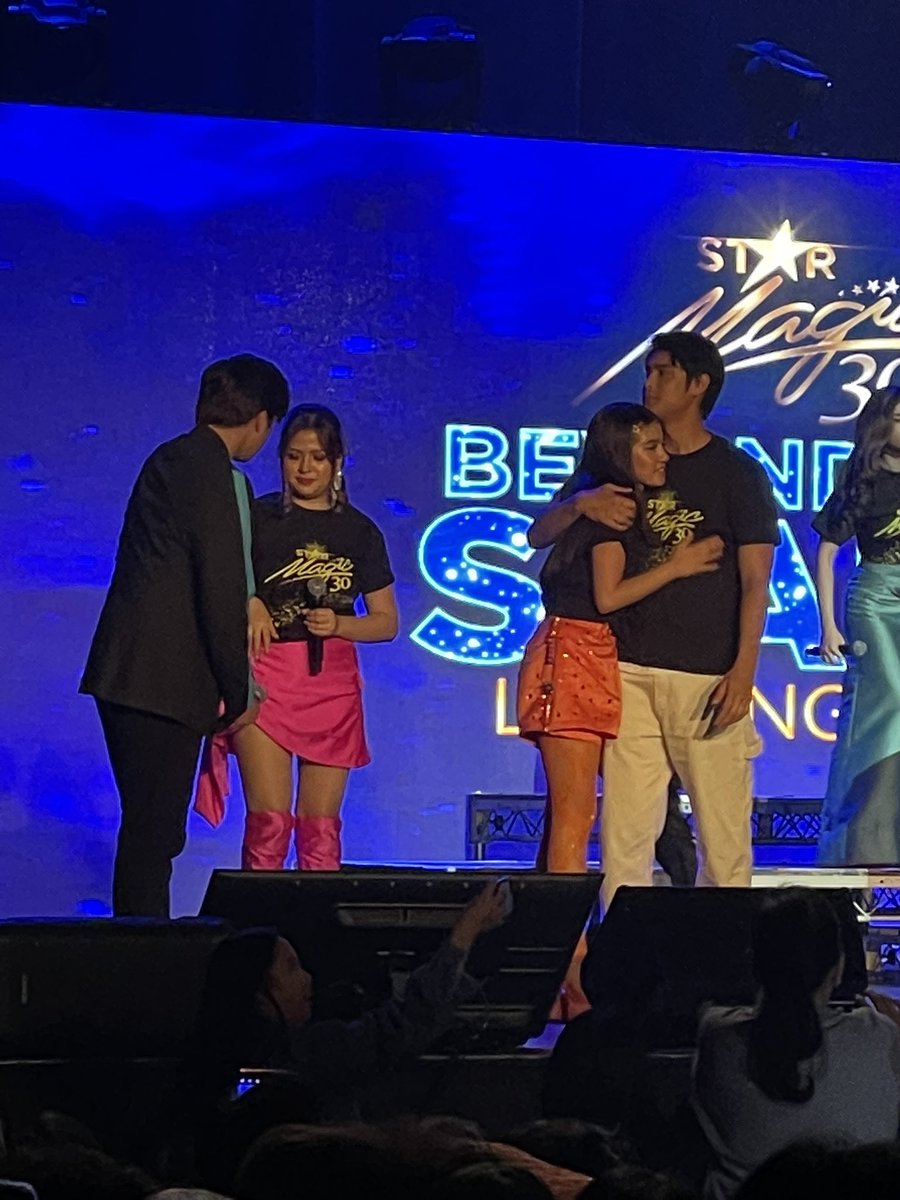 NhilaNhils's tweet photo. These loveteams though. Sweetness overload. 💗💗
#KDLEX #DonBelle #StarMagic30BeyondtheStars https://t.co/apldbVgZ9r