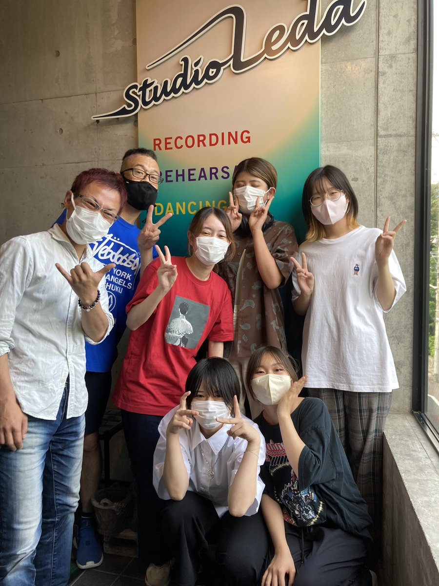 Studio_Vega_'s tweet photo. ジョージロック夏大会の最中、
本日やっと春大会のスタジオレダ賞【森の中のねこまんま】
無事レコーディング完了🎶
ナイスなでき👍
お疲れ様でした〜
#スタジオレダ
#ジョージロック
#森の中のねこまんま
#レコーディング https://t.co/h67f7loiGs