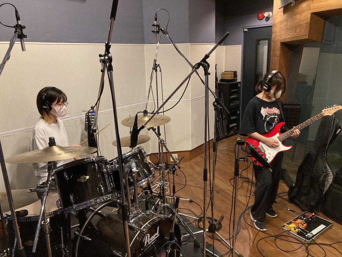 Studio_Vega_'s tweet photo. ジョージロック夏大会の最中、
本日やっと春大会のスタジオレダ賞【森の中のねこまんま】
無事レコーディング完了🎶
ナイスなでき👍
お疲れ様でした〜
#スタジオレダ
#ジョージロック
#森の中のねこまんま
#レコーディング https://t.co/h67f7loiGs