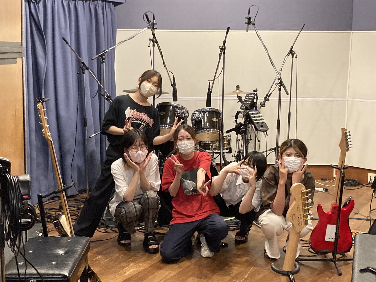 Studio_Vega_'s tweet photo. ジョージロック夏大会の最中、
本日やっと春大会のスタジオレダ賞【森の中のねこまんま】
無事レコーディング完了🎶
ナイスなでき👍
お疲れ様でした〜
#スタジオレダ
#ジョージロック
#森の中のねこまんま
#レコーディング https://t.co/h67f7loiGs