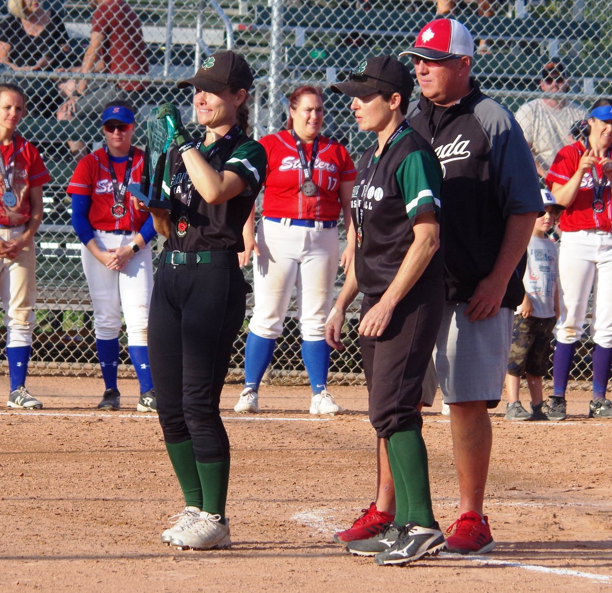 GordieHoweSport's tweet photo. #Alberta’s #Calahoo #Erins downed #Saskatchewan’s #Carnduff Southeast #Steelers 2-1 in the gold medal game of @SoftballCanada's Women’s Canadian Championship tournament. The Erins have won gold at the last three consecutive women’s Canadian nationals. #Wearefamily. #Yxe. https://t.co/XSpEJ43q4O