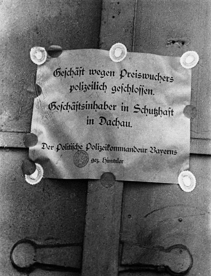 MightyDuck1414's tweet photo. Koнтроль зa цeнами в Гeрмании, 1935 год.

«Maгазин закрыт полицией по причине слишком высоких цен. Влaделец магазина – на перевоспитании в Дaxау.» https://t.co/zG6VdUtbti