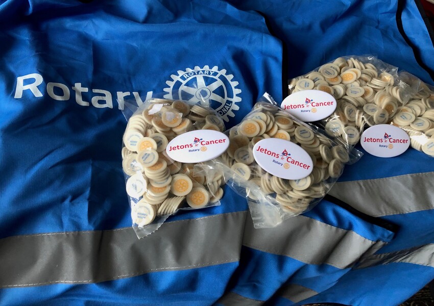 RotaryFR's tweet photo. L’action Jetons Cancer a franchit le cap du million d'euros collectés. Les #Rotary clubs s’investissent dans la collecte de fonds auprès de clients de grandes surfaces, afin de soutenir la recherche contre le cancer. Plus dans le @rotarymagfr : https://t.co/4Bl5qnoBJi https://t.co/4UW2D0qu7V
