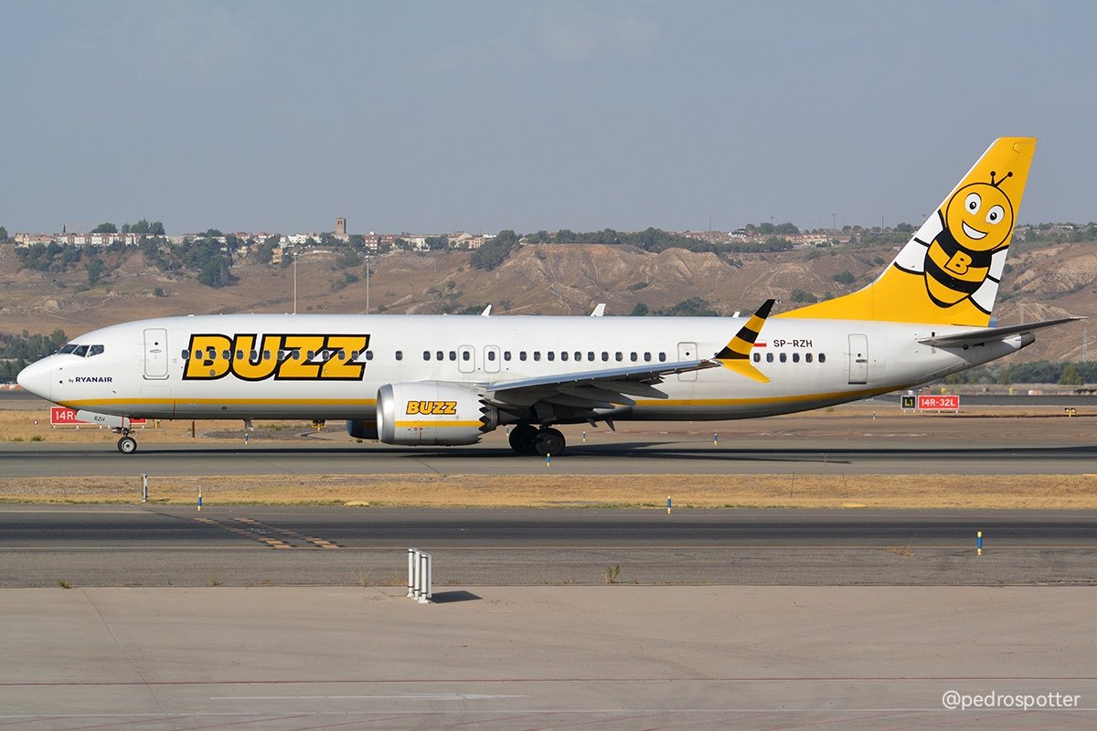 pedrospotter's tweet photo. #BuenosDias siempre mejor un 2 x1 en #aviones para el #spotter

#Boeing #B737Max8 de @BuzzAirOfficial operated by @Ryanair (SP-RZH y SP-RZE) en #Barajas 

@Ryanair_ES #buzzair #ryananir #aviation #avgeek #Planespotting #aviationphotography #Boeing737Max8 #aviationlovers #spotting https://t.co/iyYs40v3SX