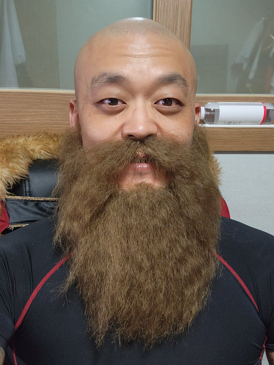 진짜 수염만 붙였는데ㅋㅋㅋㅋ