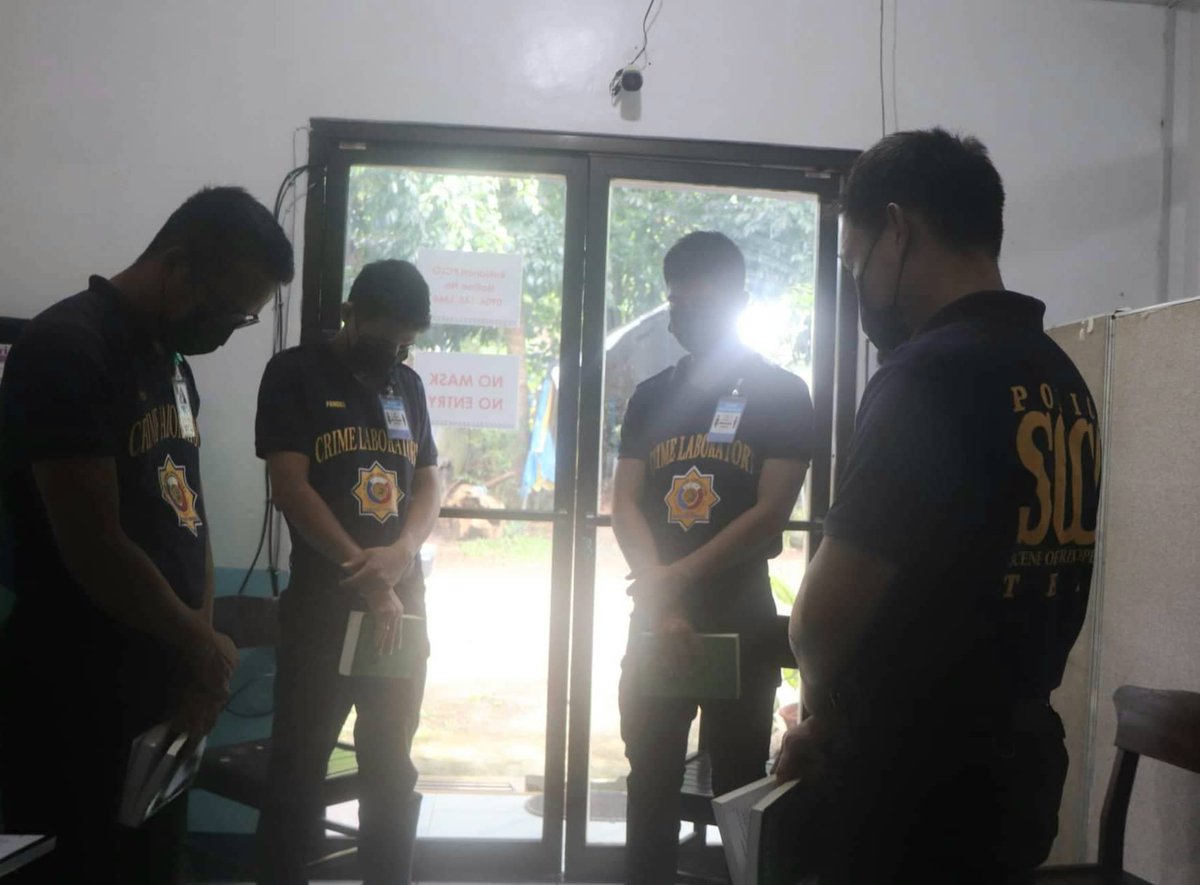 bukpclo's tweet photo. On August 15, 2022 personnel of this office under the supervision of PMAJ KINTHUR E TANDOG, OIC, conducted Squad Weekly Interactive Meeting and Bible study reflection. The topic discussed is all about "Respect for Others" and the message in the bible found in (Matthew 7:12) https://t.co/nnjCIgLiHw