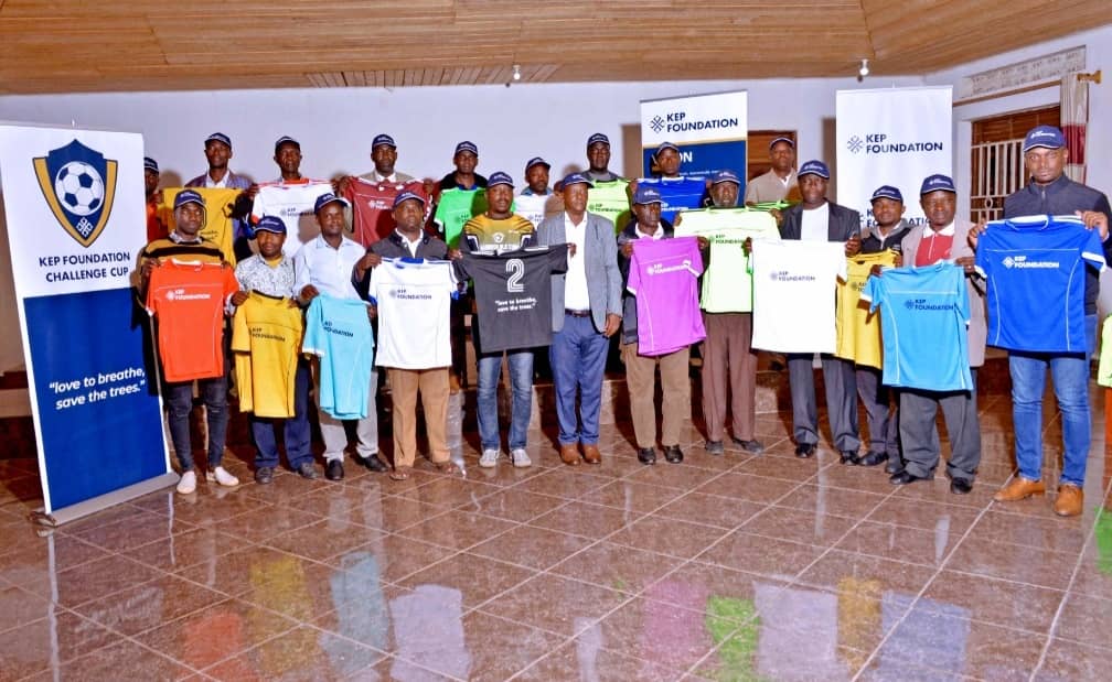 PrimusBahiigi's tweet photo. The Lc3 chairpersons for 15 sub counties and the area Mp welcomed the project.@DeoKasaija3 @FrankRusa @WWF @Parliament_Ug @Wabwire1 @Cath_Rodg https://t.co/lCVv9akH4R
