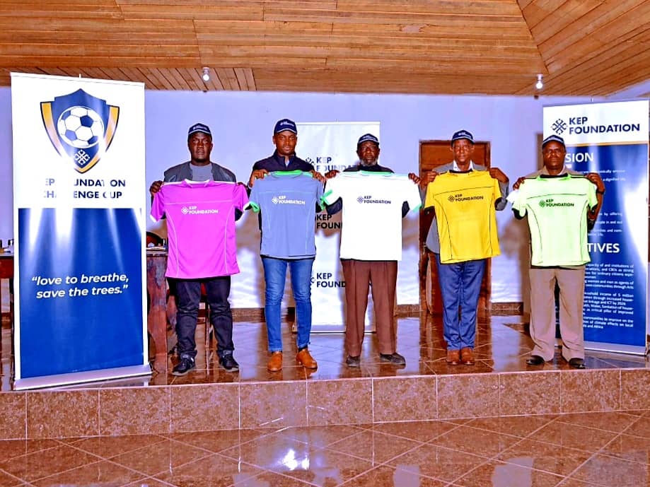 PrimusBahiigi's tweet photo. The Lc3 chairpersons for 15 sub counties and the area Mp welcomed the project.@DeoKasaija3 @FrankRusa @WWF @Parliament_Ug @Wabwire1 @Cath_Rodg https://t.co/lCVv9akH4R