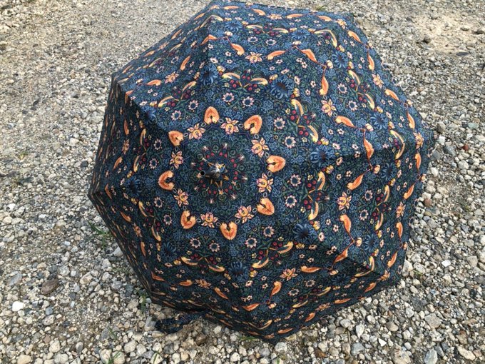 日傘、初めてで独学だけど、かなり完成度高いのできた。柄合わせ、やっぱり私、才能あるんじゃないか？ https://t.co/2xRLBN0W2L<a href="/tag/%E3%83%95%E3%82%B8%E3%83%83%E3%82%AF%E3%82%B9%E7%B3%B8%E3%81%AE%E6%97%A52021"class="tags"><span>#フジックス糸の日2021</span></a><a href="/tag/%E6%81%8B%E3%81%AA%E3%81%AE%E3%81%8B%E3%81%97%E3%82%89"class="tags"><span>#恋なのかしら</span></a><a href="/tag/%E3%82%B7%E3%83%A3%E3%83%83%E3%83%9A%E3%82%B9%E3%83%91%E3%83%B3%E7%BC%B6"class="tags"><span>#シャッペスパン缶</span></a><a href="/tag/%E3%83%95%E3%82%B8%E3%83%83%E3%82%AF%E3%82%B9%E3%81%95%E3%82%93100%E5%91%A8%E5%B9%B4"class="tags"><span>#フジックスさん100周年</span></a>