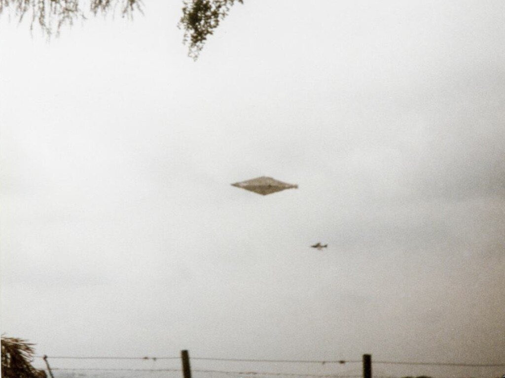 LtTimMcMillan's tweet photo. I have no clue what the apparently airborne object in “Calvin UFO” photo is, however, I’d say with a very high degree of certainty it is not some classified aerospace platform in the inventory of any nation-state or commercial enterprise. #ufotwitter https://t.co/R20416H8HM