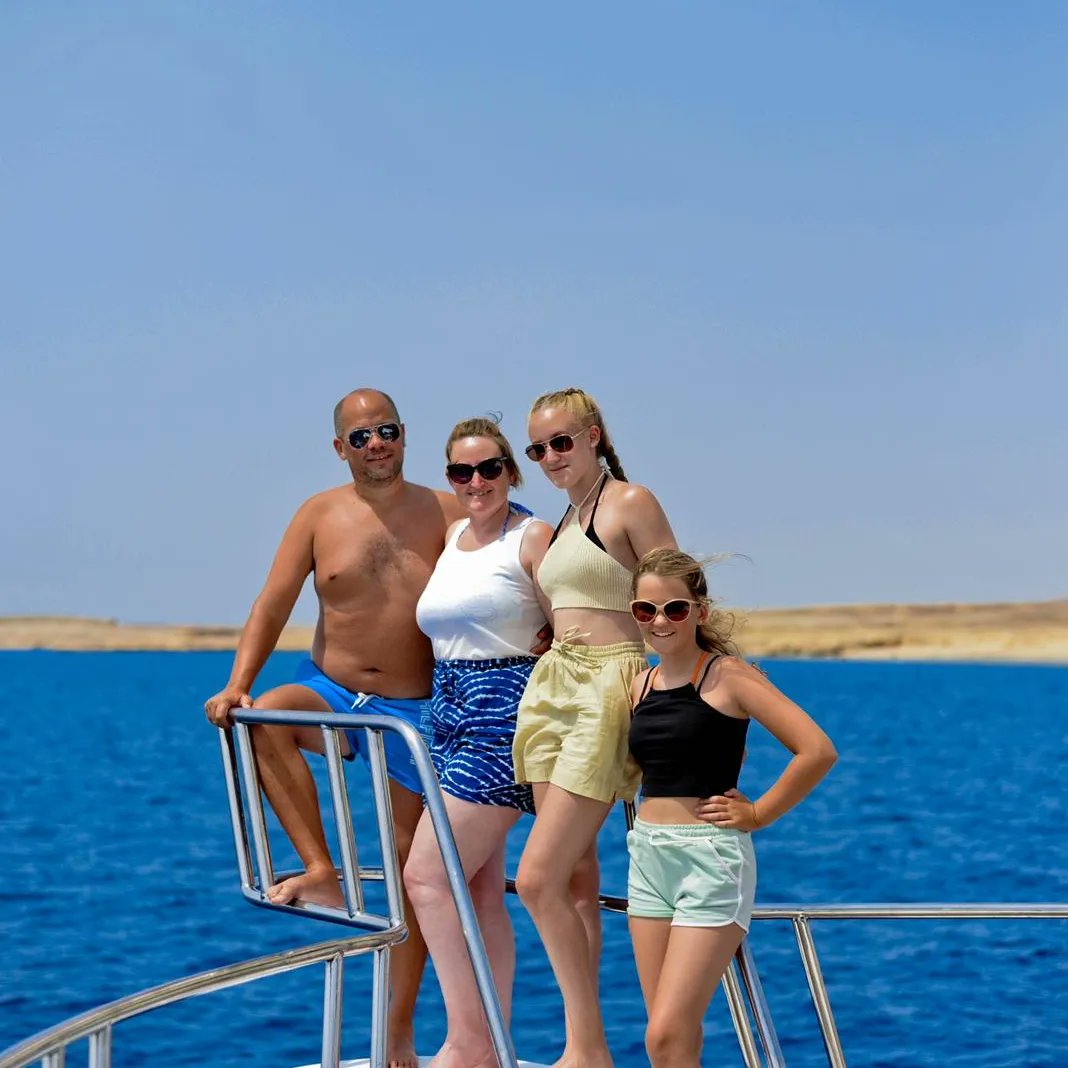 racheldebuc's tweet photo. Home after the most amazing time in Egypt! Pyramids, snorkeling, making new friends. What memories are made of! https://t.co/AQruHHzLpV
