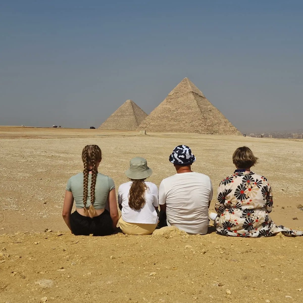 racheldebuc's tweet photo. Home after the most amazing time in Egypt! Pyramids, snorkeling, making new friends. What memories are made of! https://t.co/AQruHHzLpV