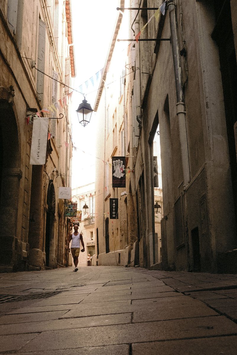 Montpellier Streets.
Just a little photo walk around one of the <a href="/suddefrance/">Occitanie - Sud de France</a> beautiful cities.
#photography #France #Montpellier #streetphotography