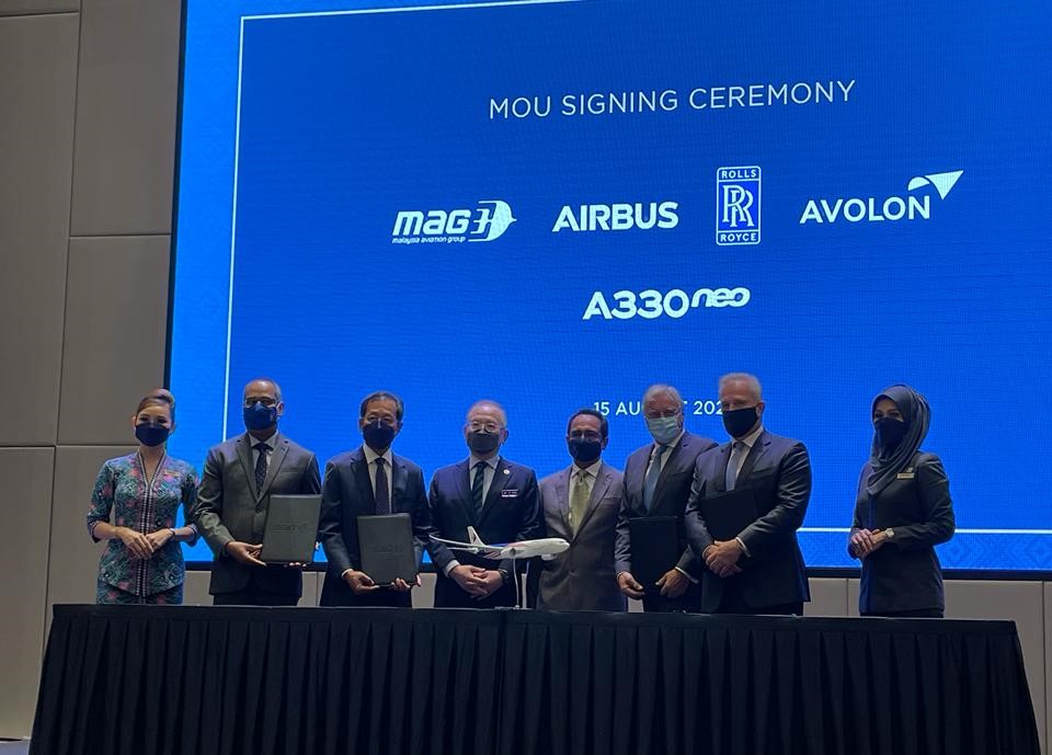 BickyBhangu's tweet photo. Honoured to join MAG, Airbus and Avolon in the MOU signing for the acquisition of 20 new Airbus A330neo aircraft powered exclusively by our Trent 7000 engines and for a wider collaboration to accelerate the progress of sustainable aviation in Malaysia. 
https://t.co/wU86t5ZZby https://t.co/5XxlIvrQDd
