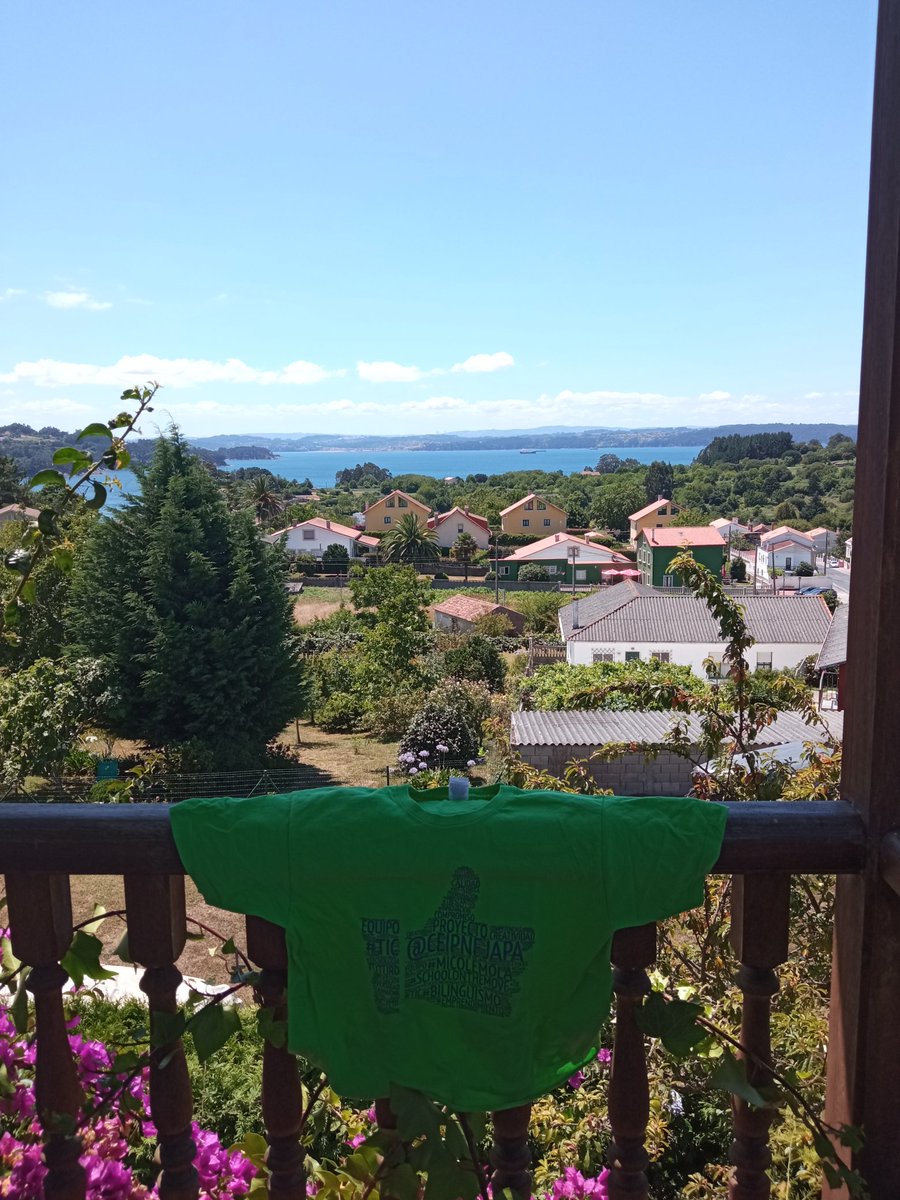 CEIPNEJAPA's tweet photo. Nuestra #camisetaviajera vuelve al norte, #Nejapeando por un pueblecito de A Coruña llamado Redes. Disfrutando del #Verano2022 https://t.co/E3mZyDIKOi