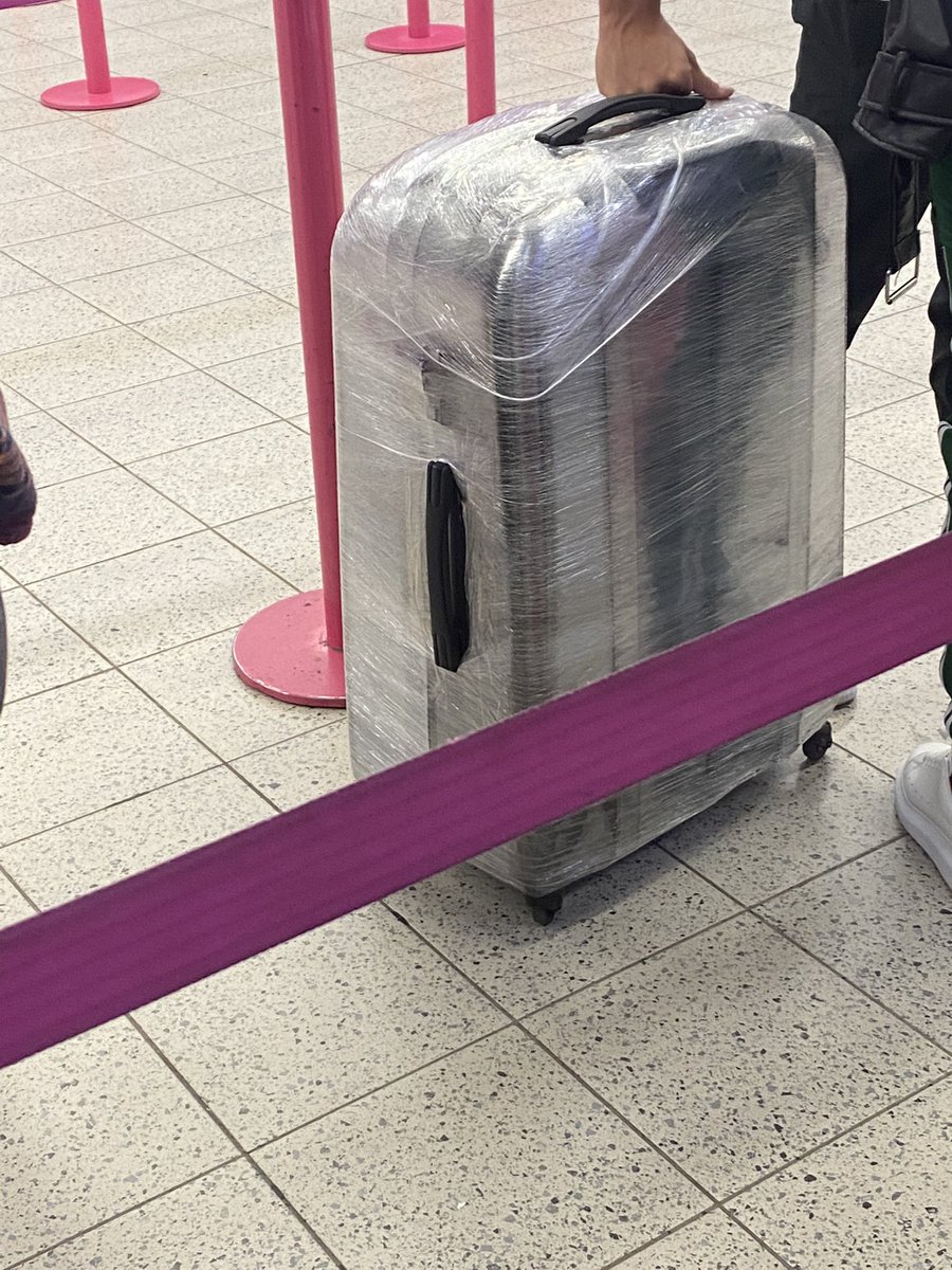 Paboocloud's tweet photo. This really should be banned… 🐢 @LDNLutonAirport @HeathrowAirport @Gatwick_Airport https://t.co/SeIoyb0shj