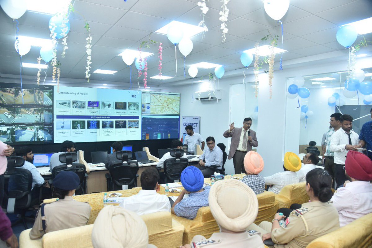 HardeepSPuri's tweet photo. Landmark day for PM @narendramodi Ji’s visionary Smart Cities Mission.
All 100 Smart Cities across the country now have fully operational state-of-the-art Integrated Command &amp; Control Centres established at a cost of ₹15,000 cr!

@PMOIndia 
@SmartCities_HUA  @MoHUA_India https://t.co/P9YOEDkP8J
