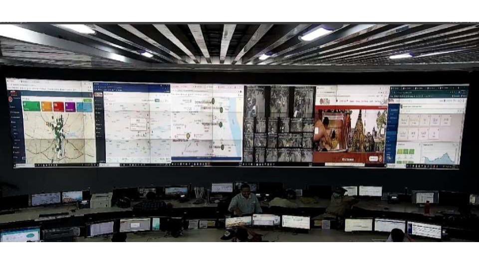 HardeepSPuri's tweet photo. Landmark day for PM @narendramodi Ji’s visionary Smart Cities Mission.
All 100 Smart Cities across the country now have fully operational state-of-the-art Integrated Command &amp; Control Centres established at a cost of ₹15,000 cr!

@PMOIndia 
@SmartCities_HUA  @MoHUA_India https://t.co/P9YOEDkP8J