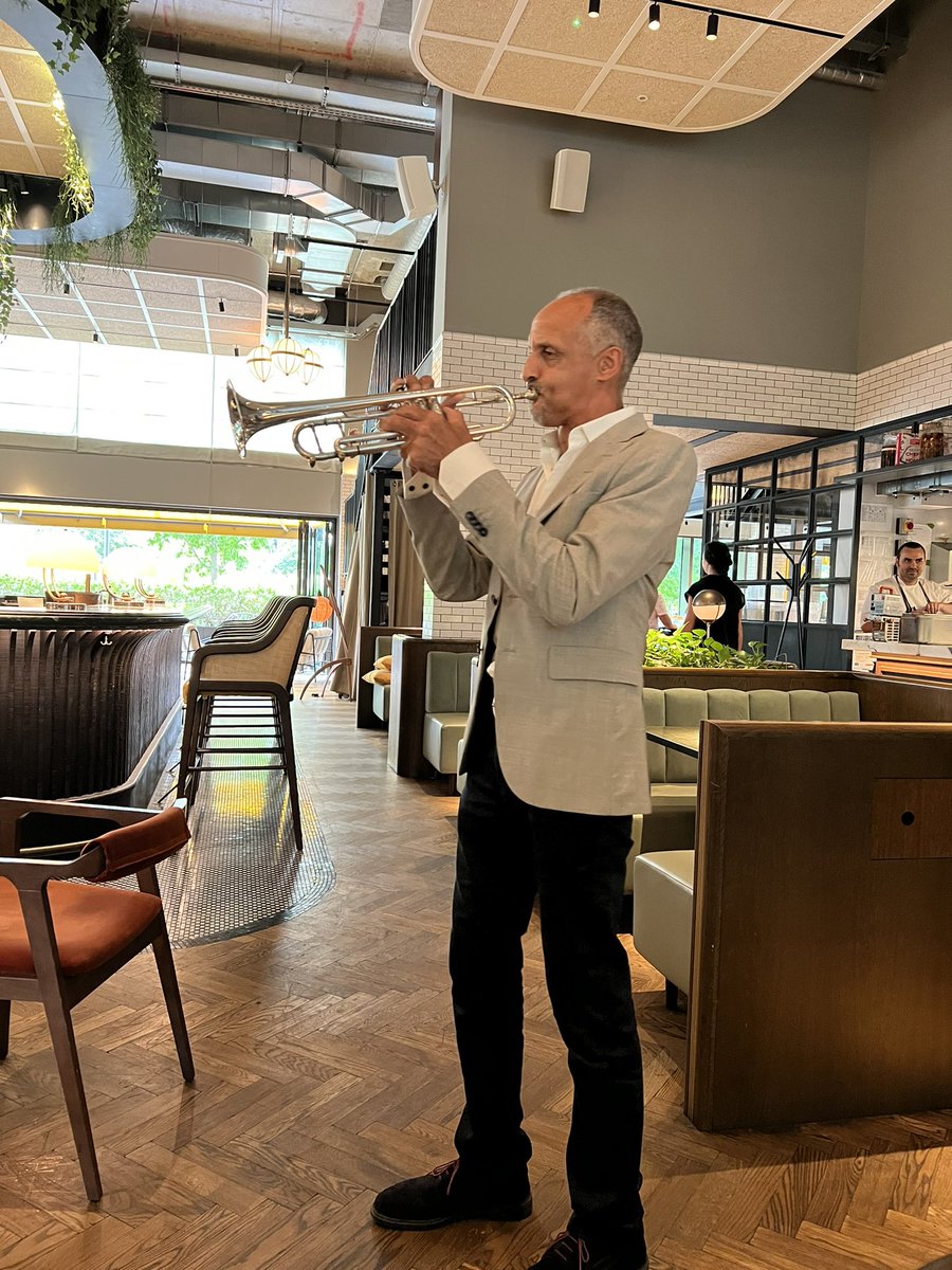michelrouxjr's tweet photo. Amazing lunch with the team at Darby’s 🙏🏻🎺😋 @robingillchef https://t.co/54hjSdylha