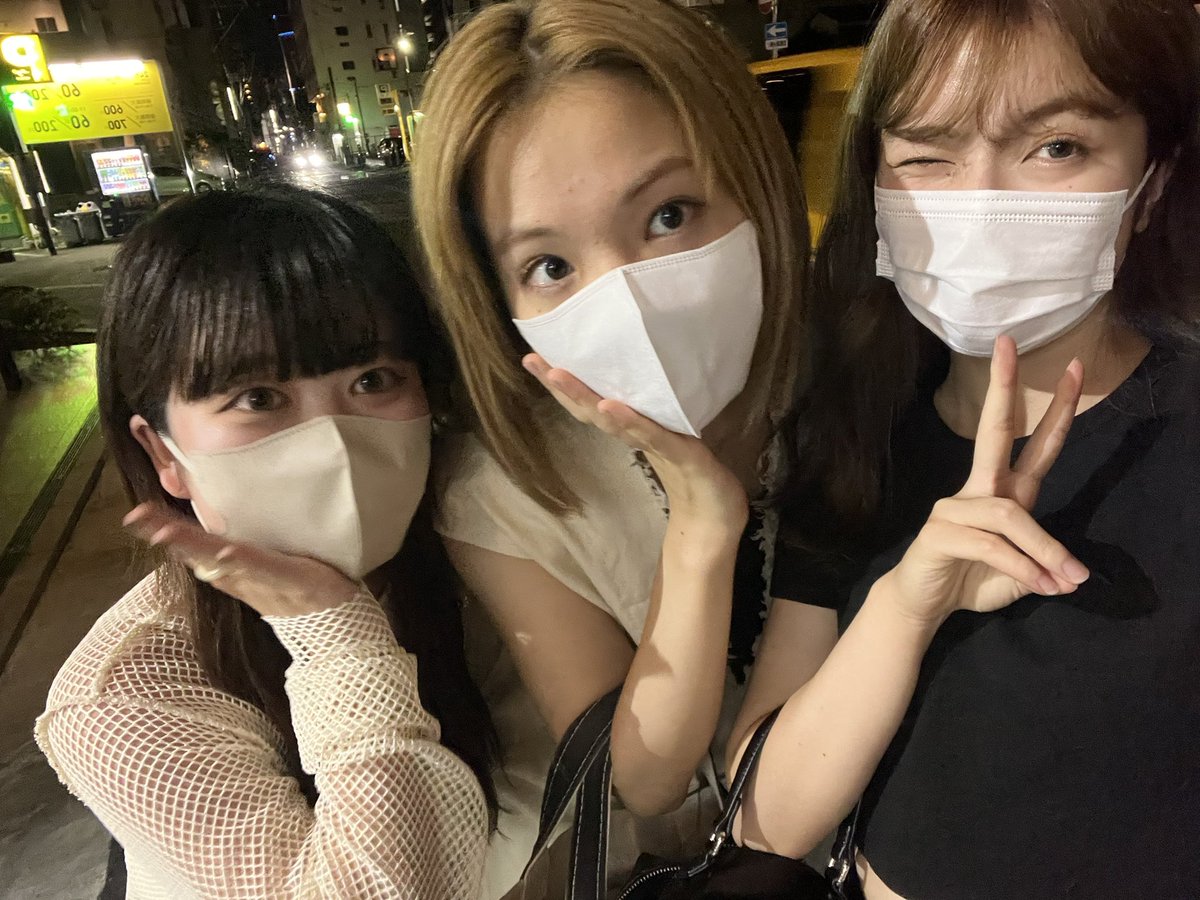 r__IOO9's tweet photo. バイトのオープニングは仲深い🔥 https://t.co/wh8stI6U1C