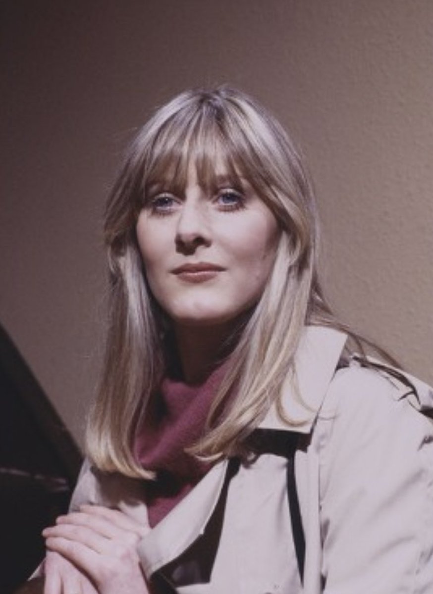 Thank you so much for over 45,000 followers!! It means the world ❤️ Here’s Sarah as Wendy Farmer in #Corrie 1986. Before her Raquel days 😍
📸: Shutterstock