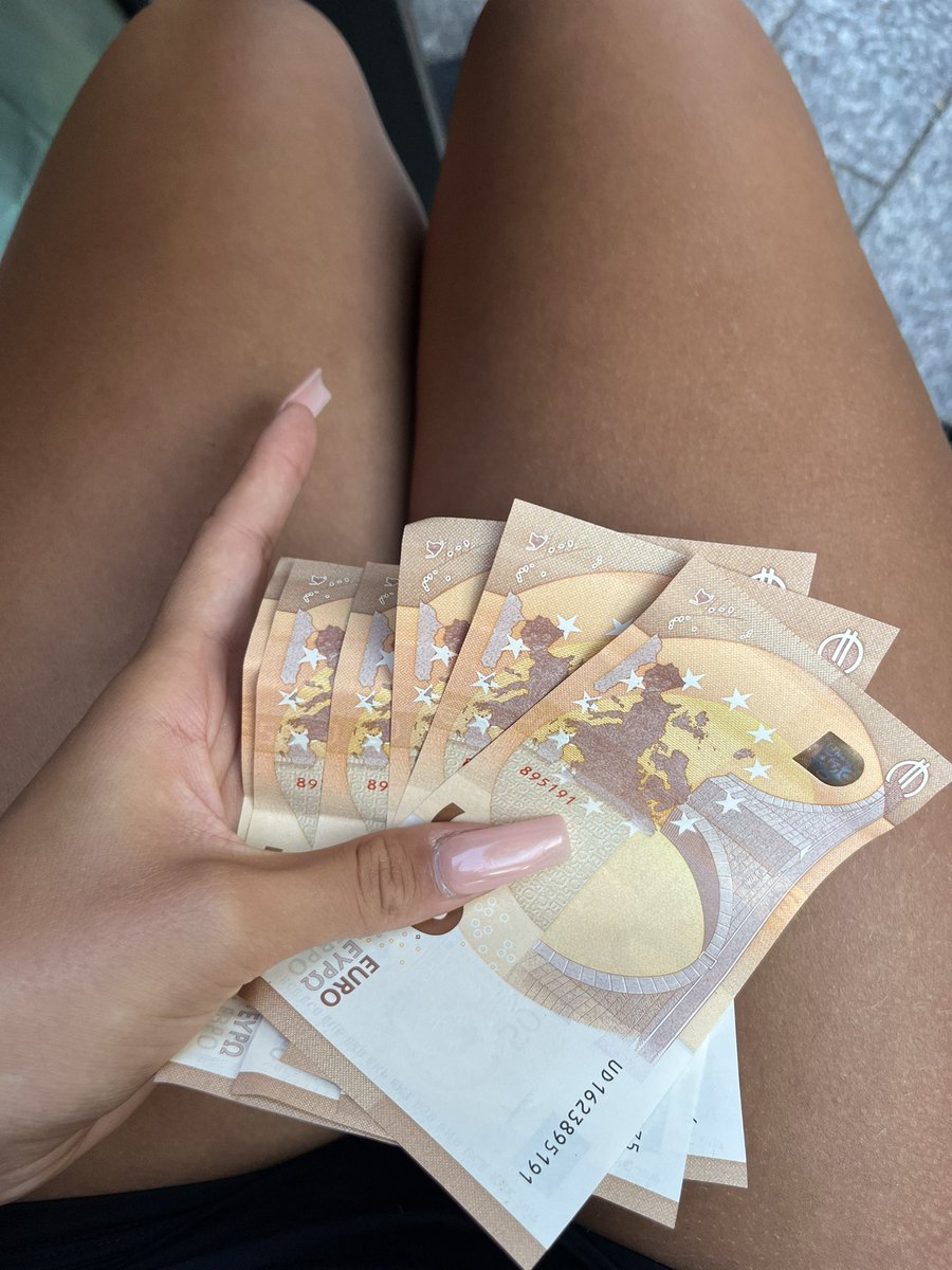 BratHumiliatrix's tweet photo. You are only good for your money... paying brat girls because that's your purpose loser! And the only skill you have in life.. paying to be humiliated 🤣 it's pathetic! 
BRING ME MY MONEY 💅🏻

#Cashmeet #Amsterdam #loserlife #princesslife #bratgirls https://t.co/2dYlMDFlVE