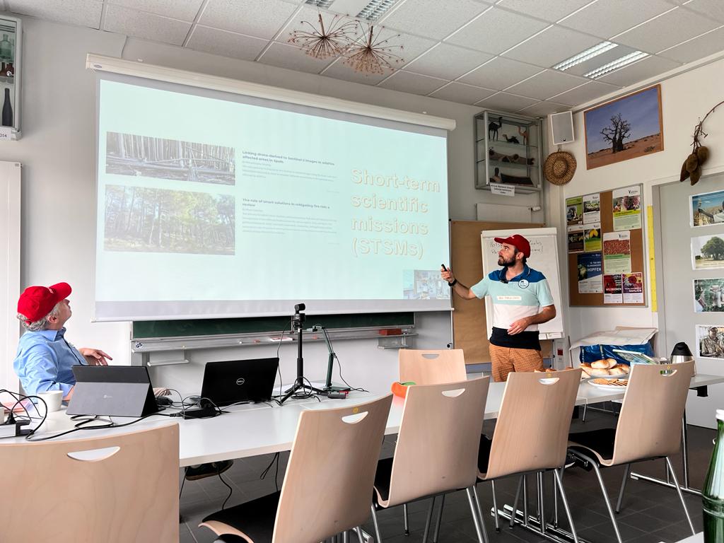 geo_jrc's tweet photo. Happy to introduce the @COST_FIRElinks meeting to show how the #EGEMAP team is trying to launch a project on remote sensing with two precision agriculture enterprises! (@Auravant_ES), drones (@mcbiodrone) and hydrology+SOC (with the team of @yannishimself). Working in summer! :) https://t.co/qnNTZfXBRT