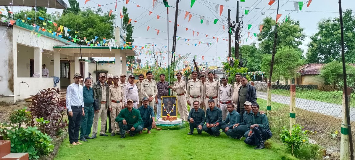 EarthBrigadeIN's tweet photo. Celebrating #75YearsOfIndependence!
We donated 176 water filters to the forest staff of Kurai patrolling camp in Madhya Pradesh.
#ForestsOfIndia #ForestDepartment #ForestGuards #CommunityService #IndependenceDay2022 #HappyIndepenceDay #WildlifeConservation #ForestConservation https://t.co/vBggXnlDvi