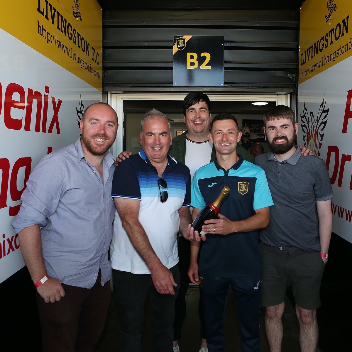 LiviFCOfficial's tweet photo. ...and indeed, here is said Man of the Match Jason Holt collecting his prize from Saturday's match sponsor Alastair Stables @ Pumpherston Autocentre.

A huge thank you again! 👏 https://t.co/jLlOCGY4qq