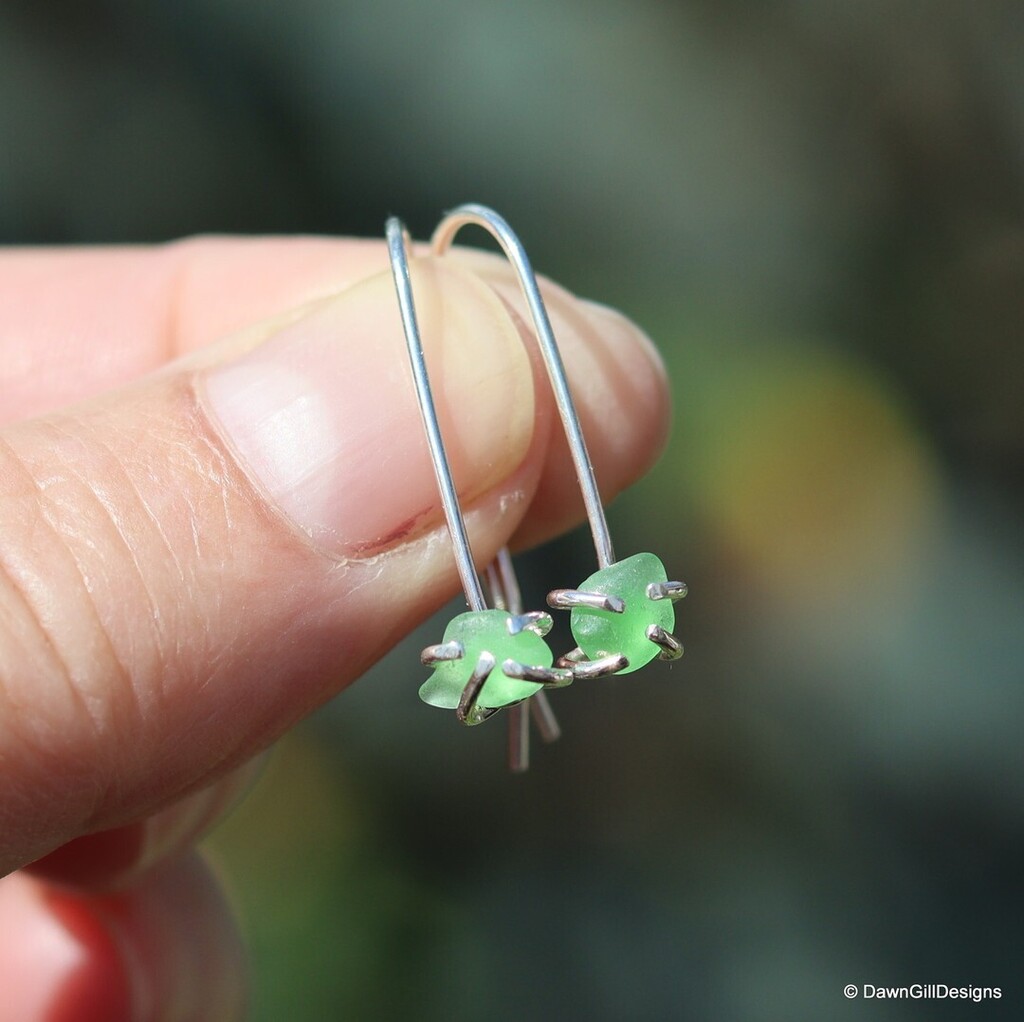 DawnGillDesigns's tweet photo. It's #ScrapHappy day again. 
This month I'm sharing what I did with the seaglass we found in Lindos. Read all about it here: https://t.co/SBjAPkDf3b
And either get me to make your seaglass into earrings, pendants, stick-pins (or anything really!) or order some from this batch w… https://t.co/0iPAyCvWFI