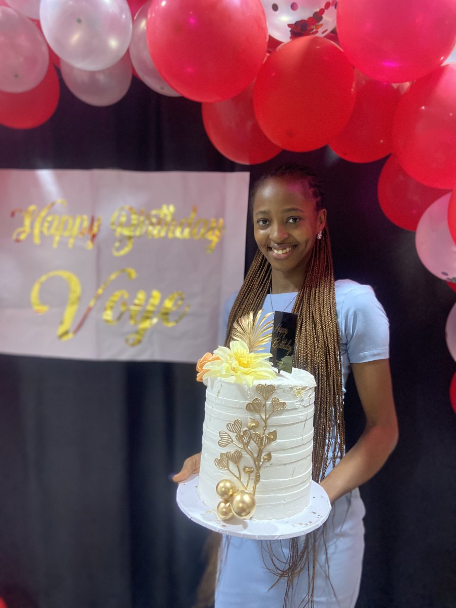 VeekyDaDressmaker tweet media