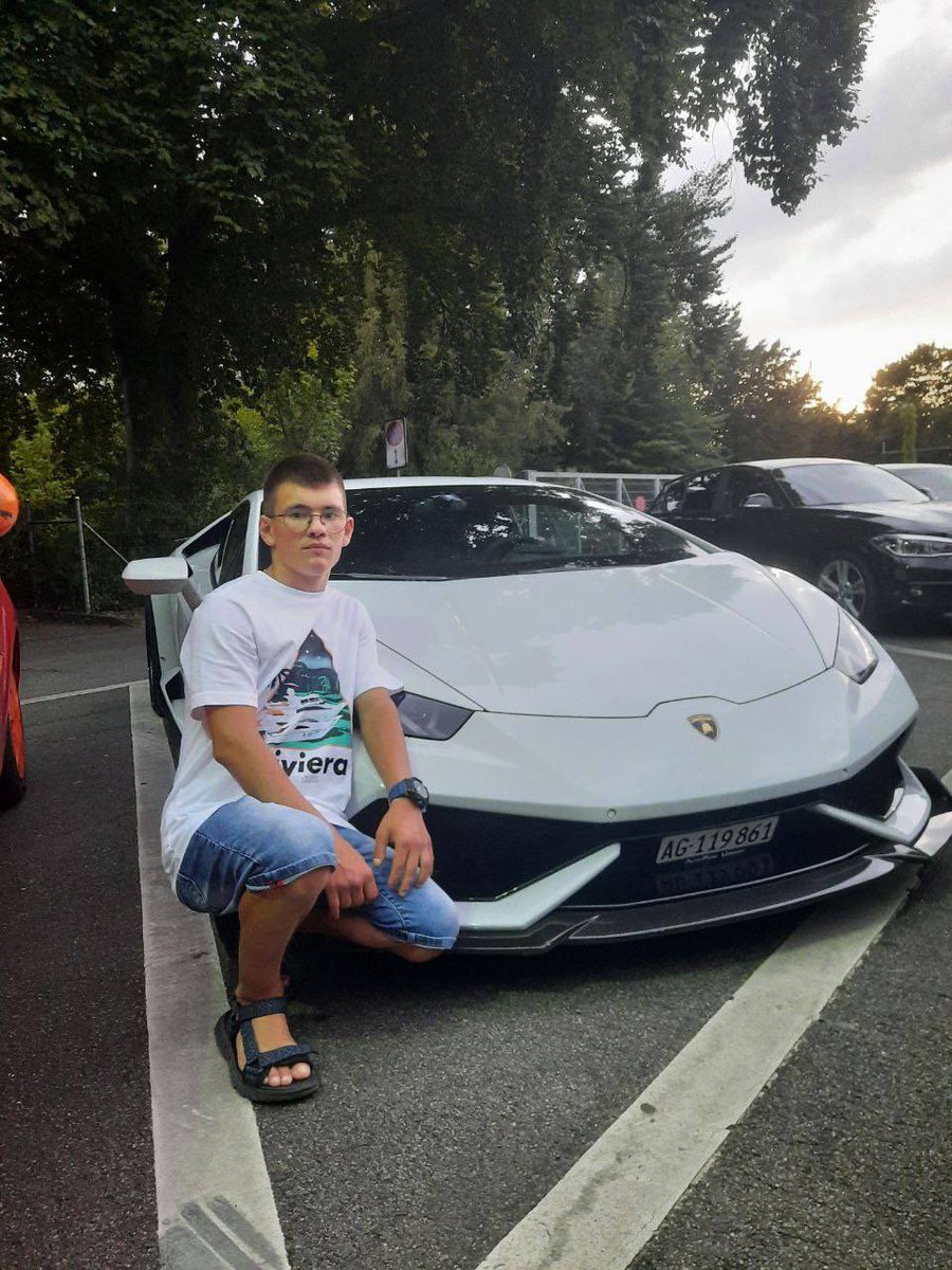 BoomMiks's tweet photo. Меня зовут Сергей мне 18 лет живу в Польше город Люблин сам з Украины город Киев я поступил в Университет первый курс теперь 
Я молодой начинающий бизнесмен https://t.co/mp2UWiEUDk