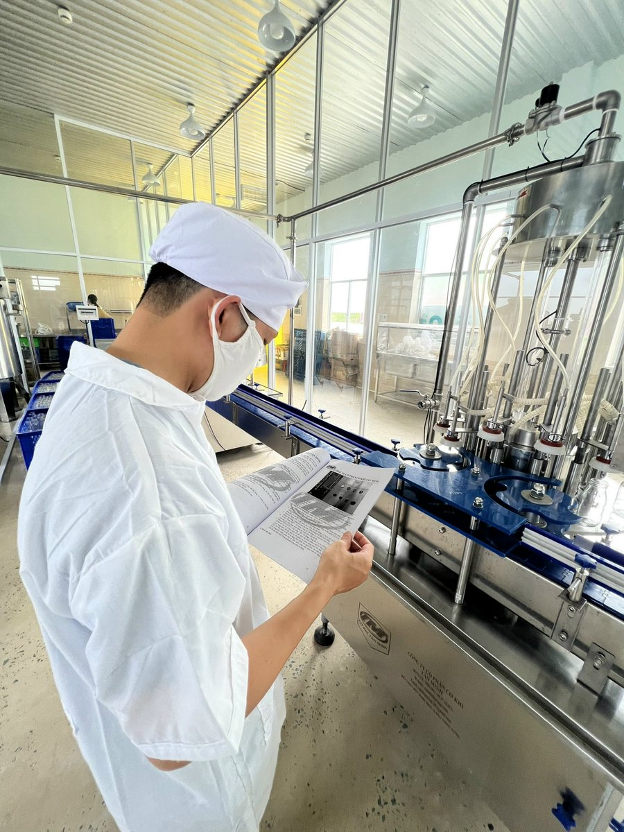 GqspVietnam's tweet photo. After research and trial by UNIDO technical experts, #pomelo juice has gone into production in Ben Tre Green-skinned Pomelo Cooperatives, Ben Tre province, as one of the value-added products to increase the economic value of pomelos. #fruitvaluechain https://t.co/FairOqH87b