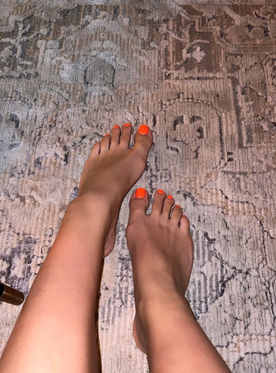iammichellerod's tweet photo. @Feetfinder im new on feet finder. My Name is Missrodriguez 😜🦶🏼 you will see Ass and my feet 😋 See you There  https://t.co/emVCMddP0T https://t.co/3HwTa3Aspv