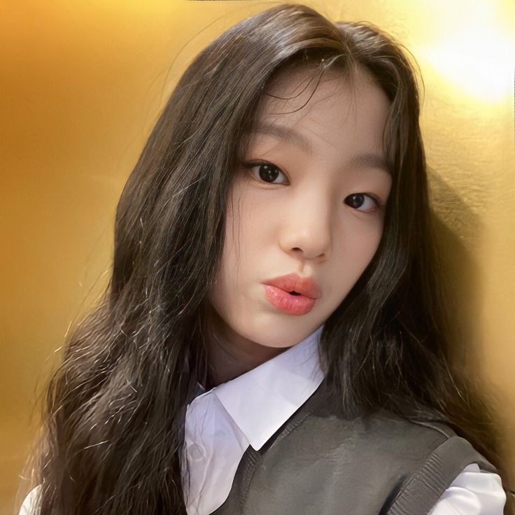 lapillushine's tweet photo. haeun and secret number's soodam can easily pass as siblings 😳 https://t.co/d9K5W8HVDu