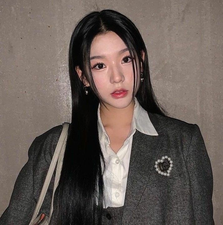 lapillushine's tweet photo. haeun and secret number's soodam can easily pass as siblings 😳 https://t.co/d9K5W8HVDu